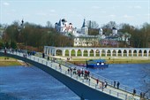 Вид на мост через р. Волхов и аркаду Гостинного двора